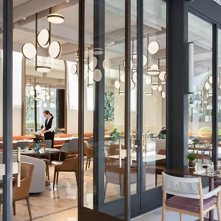 Four Seasons Ξενοδοχείο