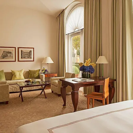 Four Seasons Отель