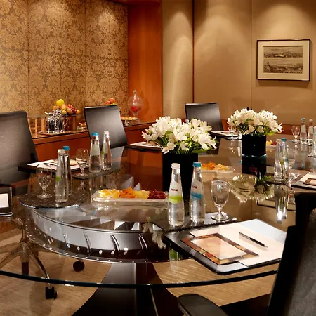 Four Seasons Отель