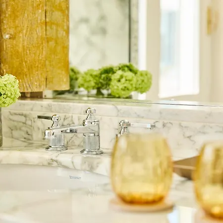 Four Seasons Отель