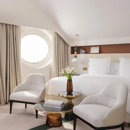 Four Seasons Otel 5*