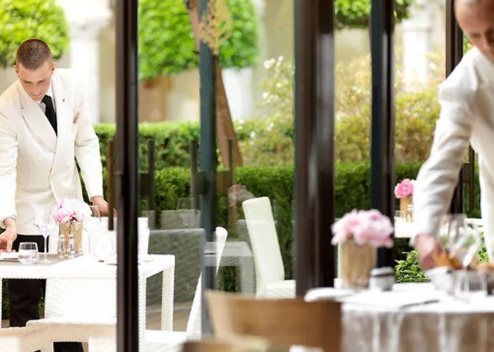 Four Seasons Szálloda