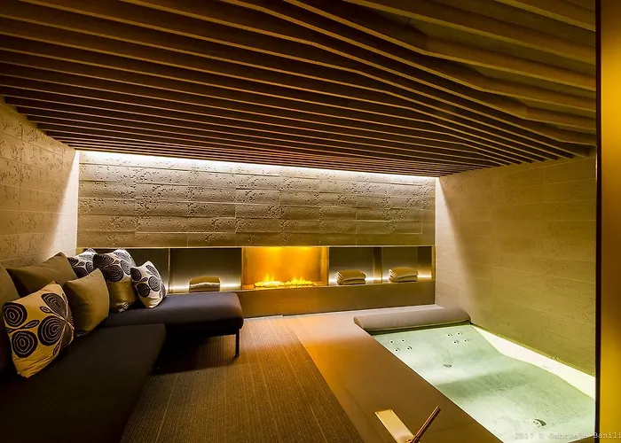 Four Seasons Szálloda 5*